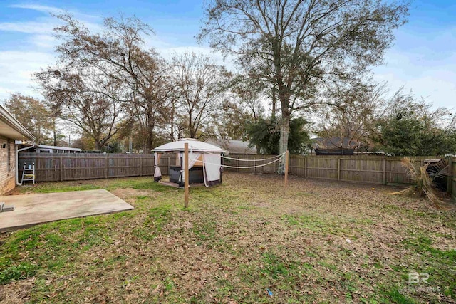 view of yard featuring a patio area