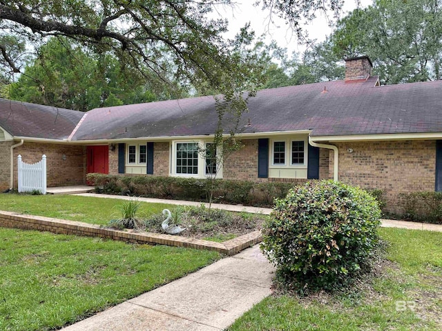 ranch-style house with a front lawn