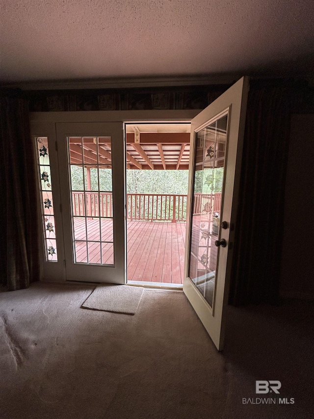 entryway featuring a textured ceiling and carpet