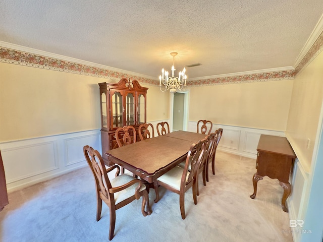 dining room with light carpet, a chandelier, a textured ceiling, and visible vents