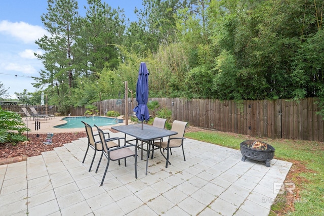 25391 Monarch Ct, Loxley, AL 36551 - fenced backyard with an outdoor fire pit, a patio area, and outdoor dining space