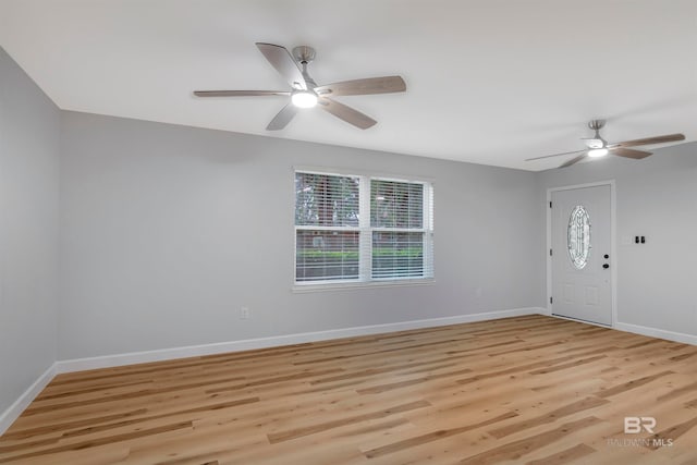 foyer featuring light hardwood / wood-style floors and ceiling fan