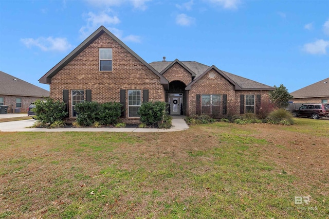 view of front of home with a front lawn