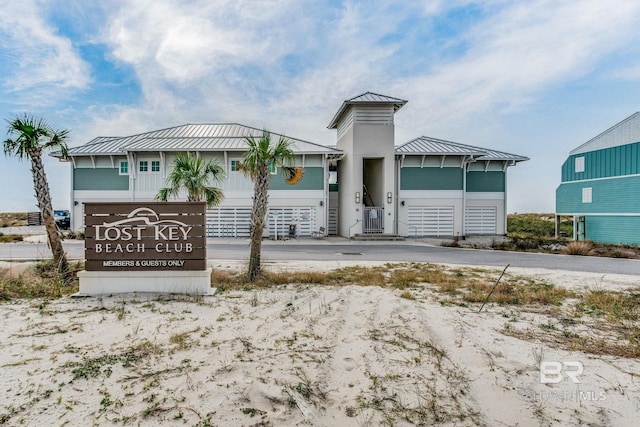 view of front facade with a garage