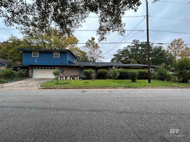 view of front of house with a front lawn and a garage