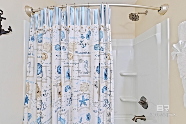 bathroom featuring shower / tub combo with curtain