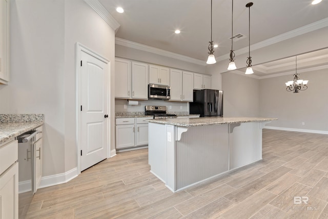 33861 Rutland Ln, Spanish Fort, AL 36527 - kitchen featuring stainless steel appliances, crown molding, a kitchen island, a kitchen breakfast bar, and light wood-style floors
