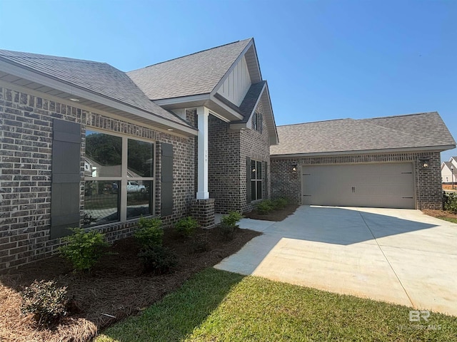 view of front facade with a garage