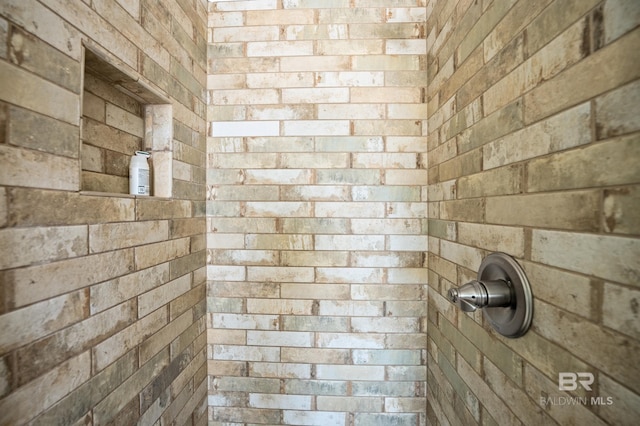 full bathroom featuring a tile shower