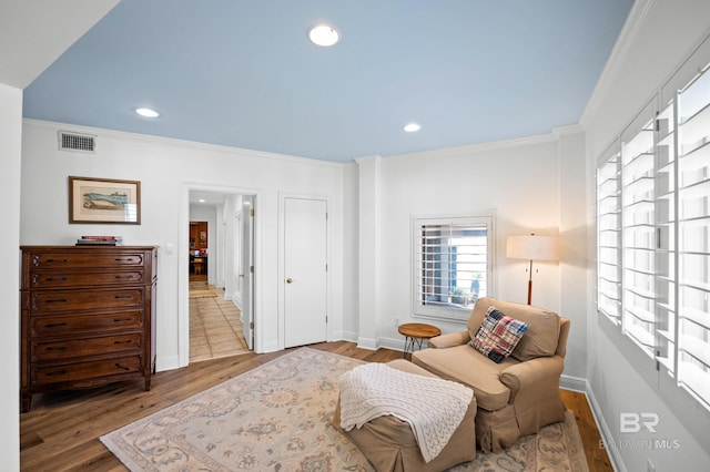 sitting room featuring recessed lighting, wood finished floors, visible vents, and crown molding