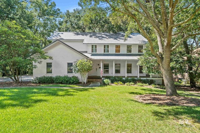 view of front facade featuring a front yard