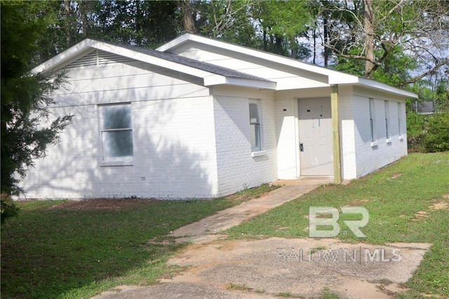 1307 Shedrick Hardy Pkwy, Bay Minette, AL 36507 - bungalow-style home with brick siding and a front yard