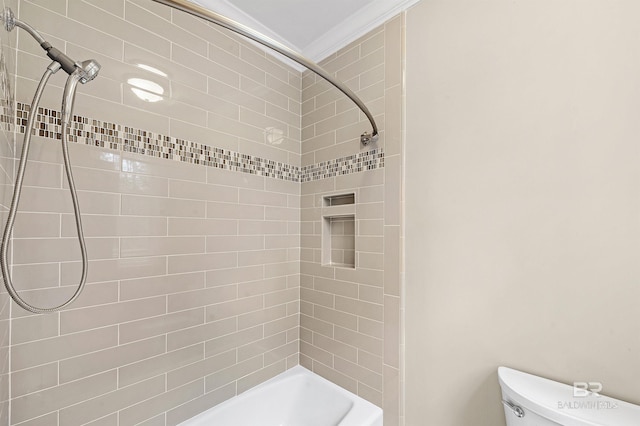 full bath with tiled shower, toilet, and ornamental molding