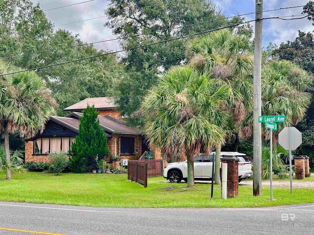 531 W Laurel Ave, Foley, AL 36535 - obstructed view of property featuring a front yard