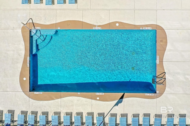 view of swimming pool