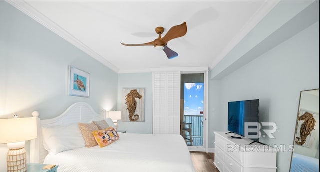 375 Beach Club Trl Unit A1704, Gulf Shores, AL 36542 - bedroom with crown molding, access to exterior, dark wood-style floors, and a ceiling fan