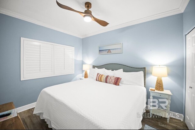 375 Beach Club Trl Unit A1704, Gulf Shores, AL 36542 - bedroom featuring wood finished floors, ornamental molding, ceiling fan, and baseboards