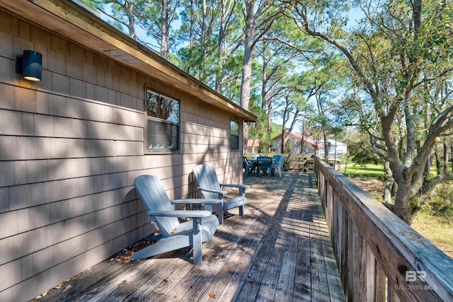 deck featuring outdoor dining space