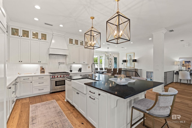 452 Colony Dr, Fairhope, AL 36532 - kitchen featuring a sink, a chandelier, decorative backsplash, custom range hood, and designer range