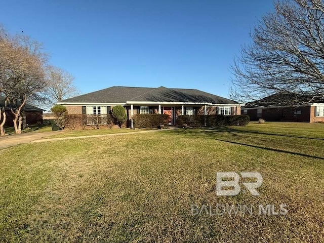 single story home with a front lawn