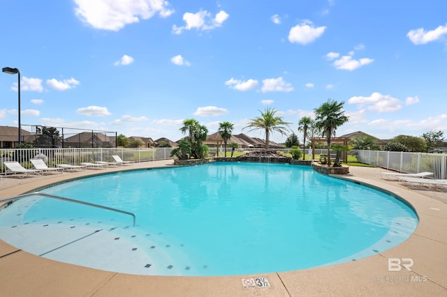 view of swimming pool