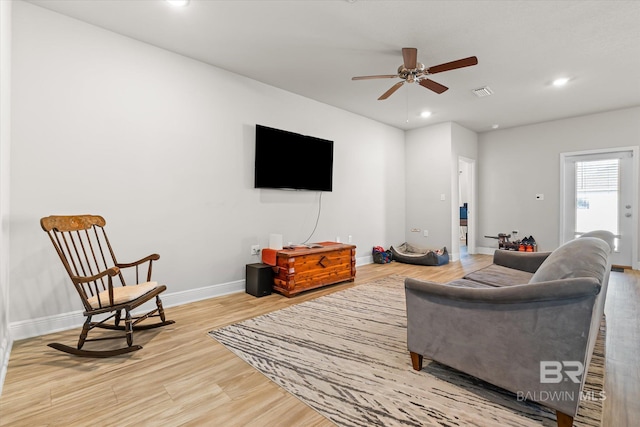 living area with visible vents, baseboards, ceiling fan, wood finished floors, and recessed lighting