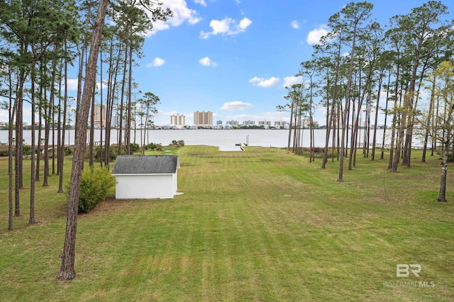 view of yard featuring a water view