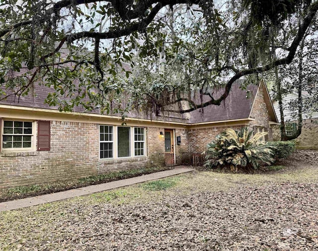 view of front of property featuring brick siding