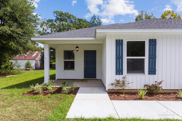 property entrance with covered porch and a yard