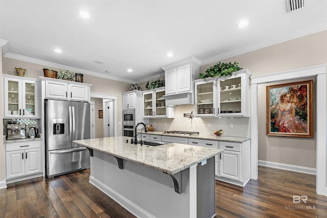kitchen featuring visible vents, stainless steel appliances, dark wood-type flooring, and a sink