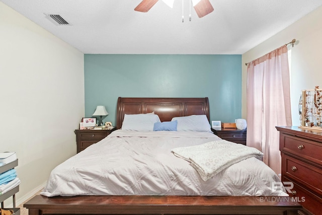 bedroom with ceiling fan