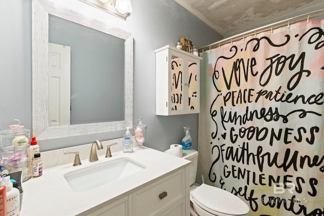 bathroom featuring a shower with curtain, vanity, and toilet