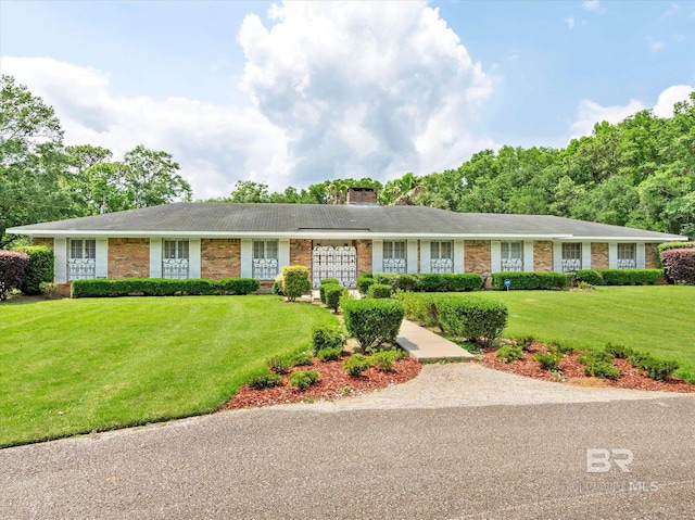 ranch-style home with a front yard