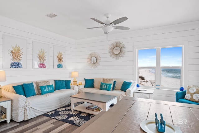 sunroom with visible vents and a ceiling fan