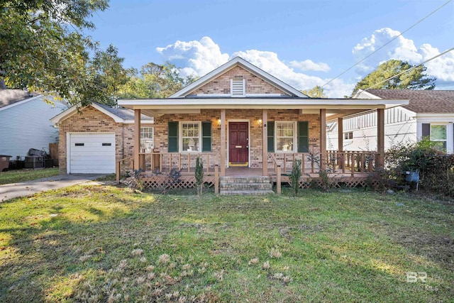 view of front of property featuring covered porch and a front yard