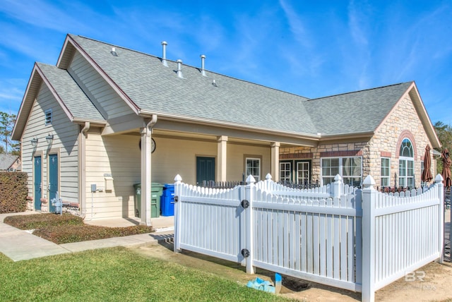 view of front facade featuring a garage