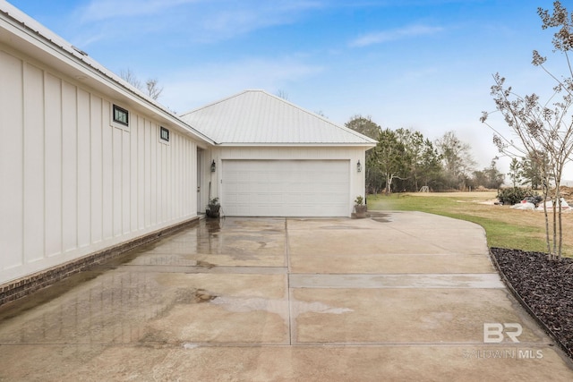 garage featuring concrete driveway