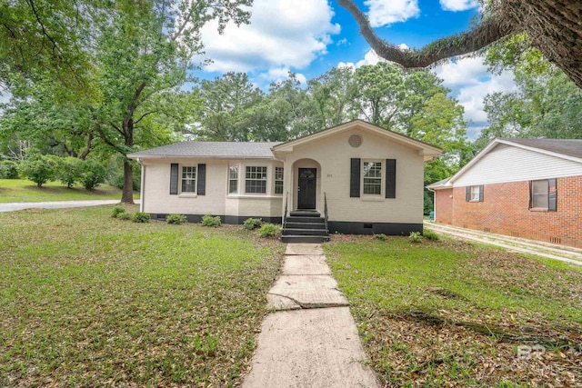 view of front of property with a front lawn