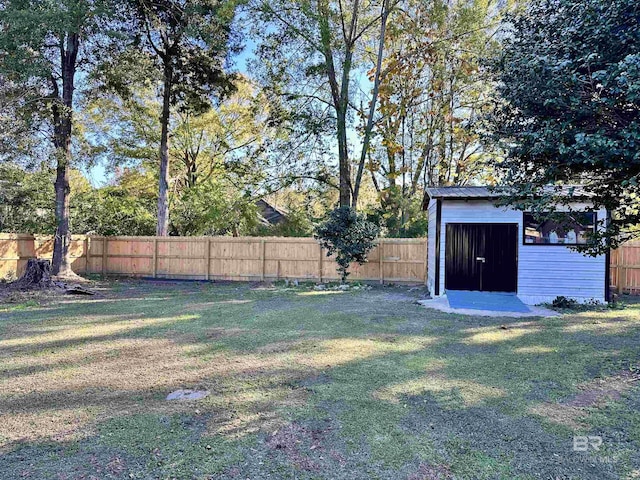 view of yard with a storage unit