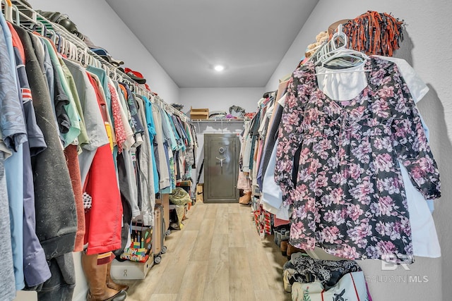 spacious closet featuring light hardwood / wood-style floors