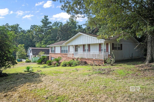 ranch-style house featuring a porch and a front yard