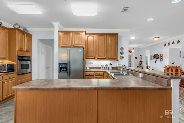 kitchen featuring kitchen peninsula, crown molding, sink, and stainless steel appliances