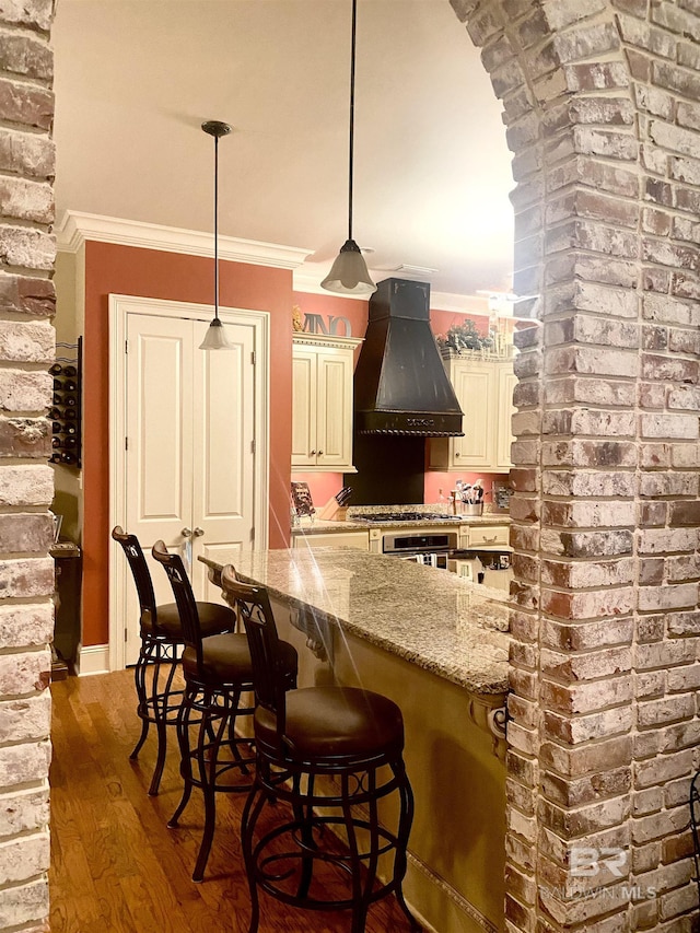 375 S Section St, Fairhope, AL 36532 - bar featuring arched walkways, ornamental molding, wood finished floors, decorative light fixtures, and premium range hood