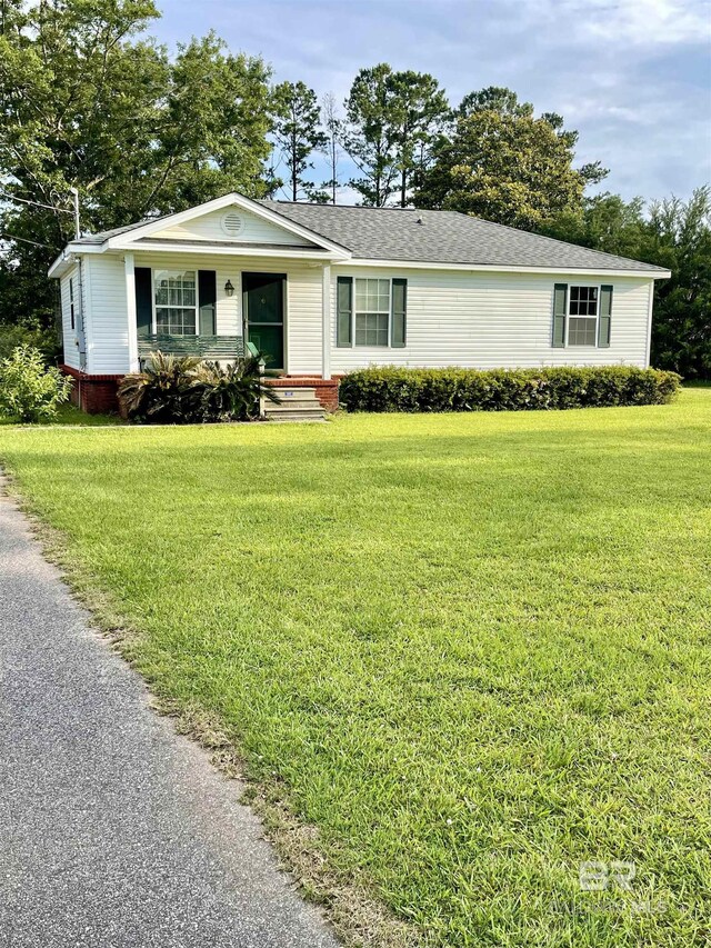 single story home with a front yard