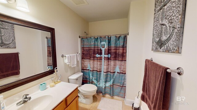 bathroom featuring a shower with curtain, vanity, and toilet