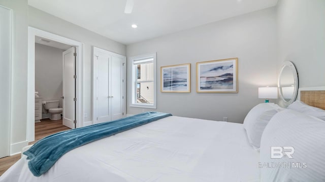 167 E J Cir, Gulf Shores, AL 36542 - bedroom with wood finished floors, ensuite bath, recessed lighting, a ceiling fan, and baseboards