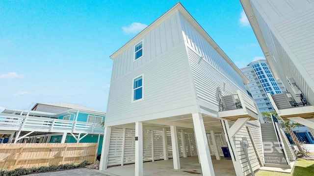 167 E J Cir, Gulf Shores, AL 36542 - back of property featuring a carport, board and batten siding, and fence