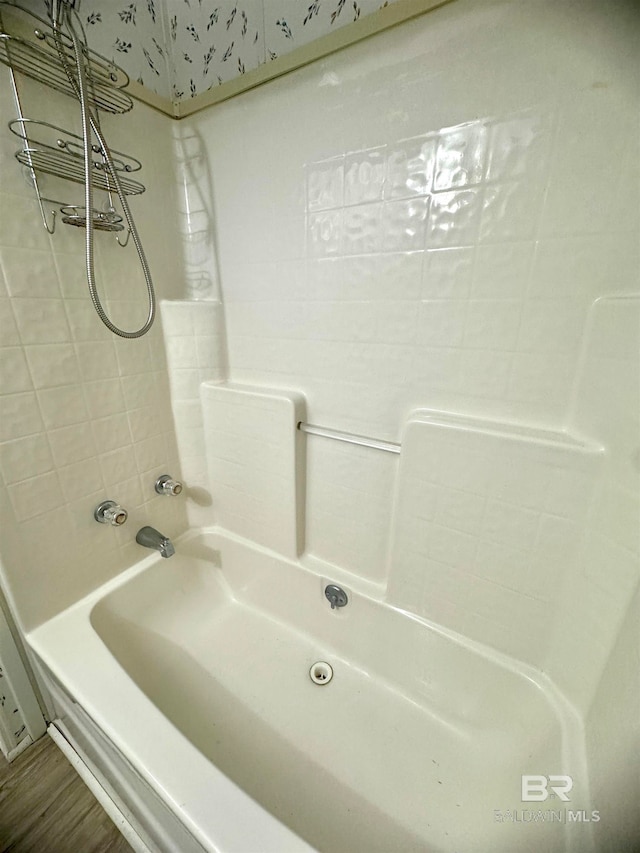 bathroom with tub / shower combination