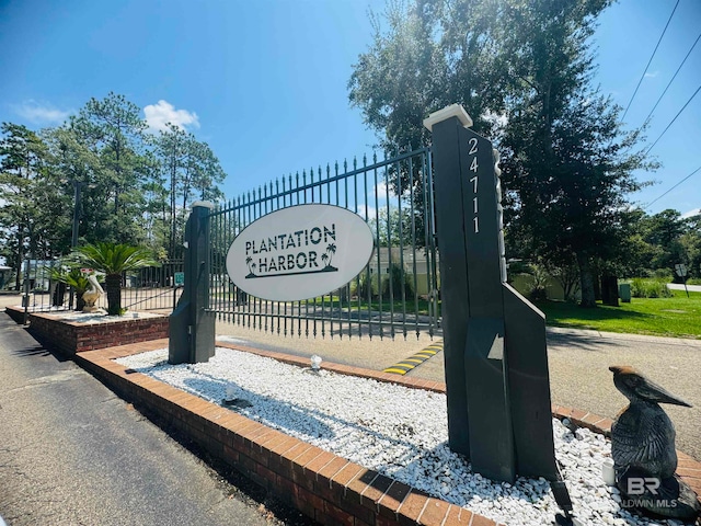 view of community / neighborhood sign