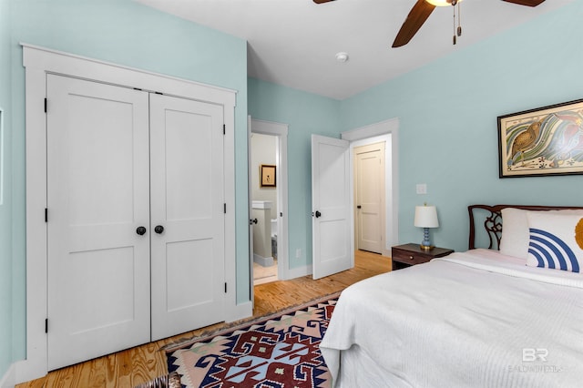 bedroom with light wood-type flooring, ceiling fan, and a closet